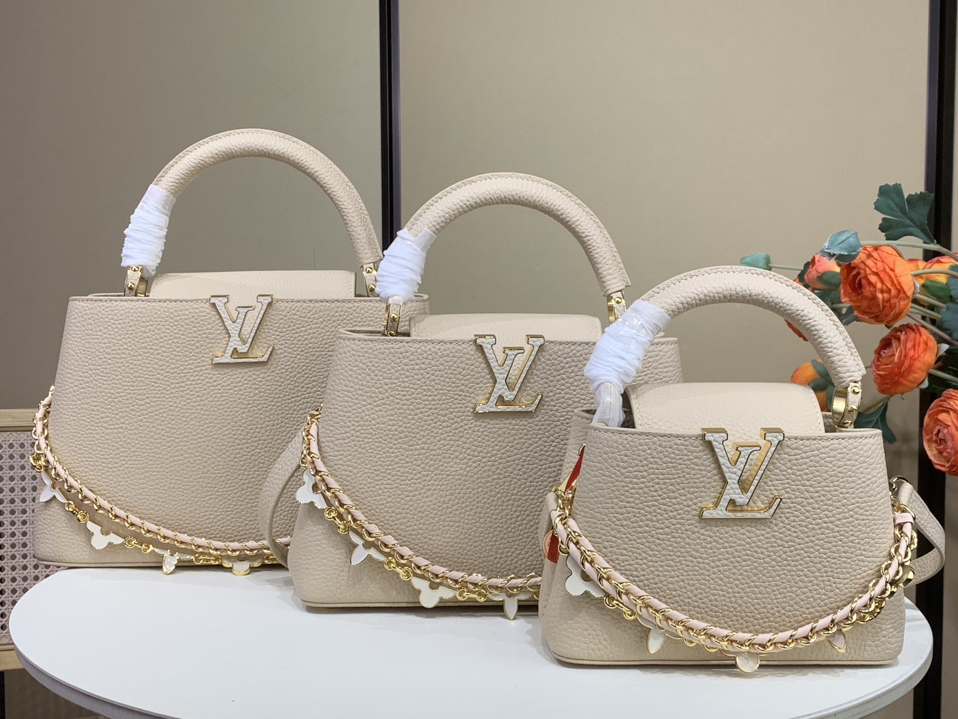 1789642078800 CAPUCINES Medium Handbag M29955, Apricot / Enamel (Macaron Tone) - Image 1