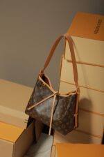 CARRYALL Small Handbag - Image 4