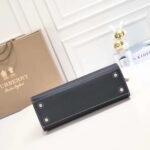 Burberry tote calfskin bag 8376 black size: 27 * 11 * 20 cm - Image 5