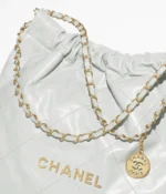 CHANEL / CHANEL 22 HANDBAG Shiny Calfskin & Gold-Tone Metal Light Blue - Image 4