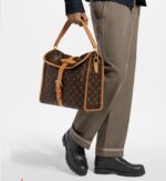 Jet Lag Medium Handbag | M2A655