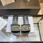 Dior ladies flat slippers  size: 35-40 (41 Can be customized) note shoes size when you fill shipping address