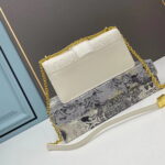 Dior 30 Montaigne Clamshell leather crossbody bag Shoulder bag white 1Y0282 size: 21.5*12*6cm - Image 3