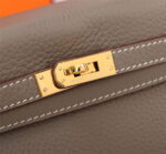 Hermès Kelly Calf Gold hardware Elephant grey size: 25cm - Image 3