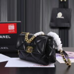 Chanel black oil wax leather Chain crossbody bag Size：26cm - Image 2
