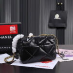 Chanel black oil wax leather Chain crossbody bag Size：26cm - Image 3
