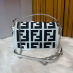 FENDI 2023 latest BAGUETTE bag with Chain strap F2029 Size:19-5-15CM - Image 3