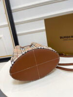 Burberry Bucket bag size: 26*8cm - Image 6