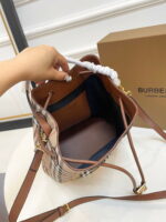 Burberry Bucket bag size: 26*8cm - Image 7