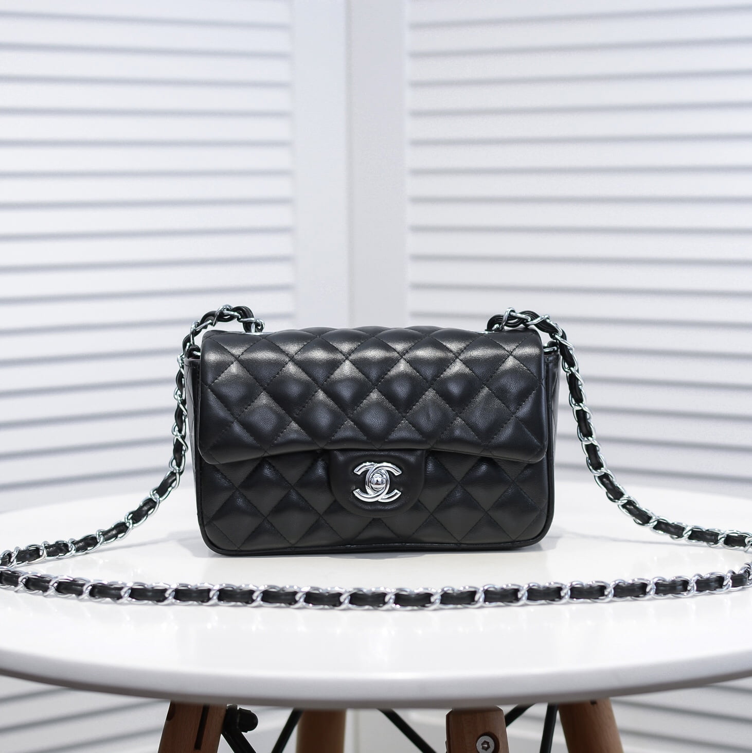 i1603744040_1238_0.jpg Chanel Lamb skin chain crossbody bag with sliver hardware 1116 SIZE: 20*14*7cm/25.5*16*6.5cm/30*18*8cm - Image 1