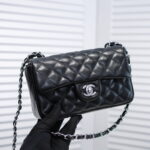 Chanel Lamb skin chain crossbody bag with sliver hardware 1116 SIZE: 20*14*7cm/25.5*16*6.5cm/30*18*8cm - Image 3