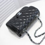 Chanel Lamb skin chain crossbody bag with sliver hardware 1116 SIZE: 20*14*7cm/25.5*16*6.5cm/30*18*8cm - Image 5