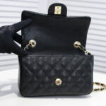 Chanel Cowhide with caviar with gold hardware 1116 size: 20*14*7cm - Image 4