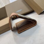 Burberry Vintage Folding clip size: 8.5*4*9cm - Image 5