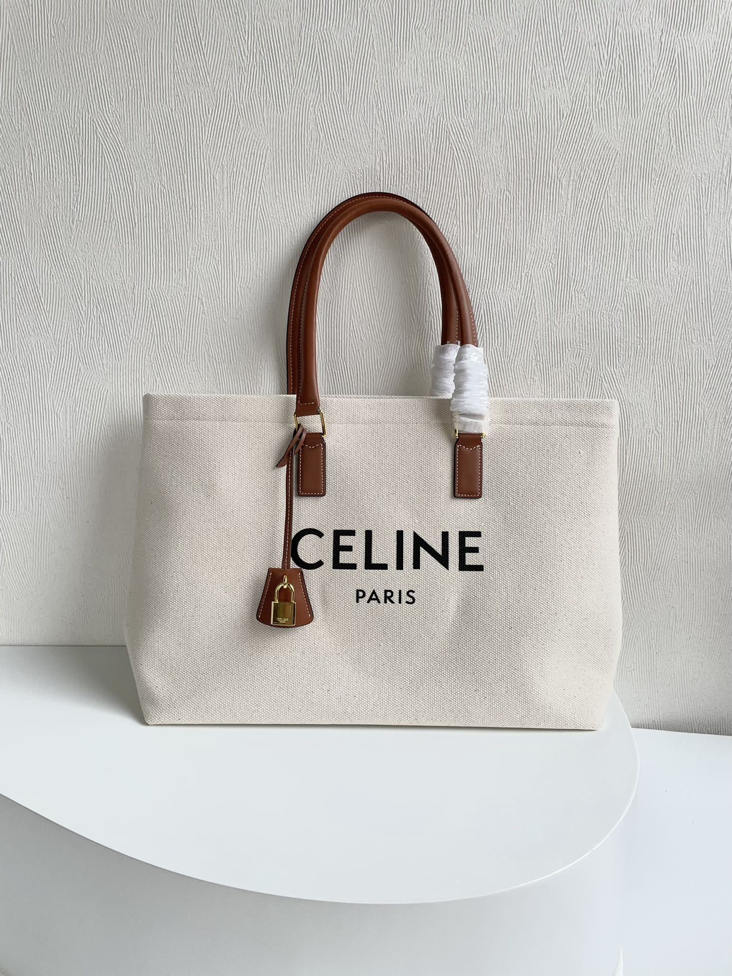 i1654322038_8361_0.jpg CELINE horizontal printed canvas and calfskin handbag white Size: 44*32*16cm - Image 1