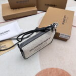 Burberry Logo-printed leather zipper money clip wallet size: 11 * 8.5cm - Image 6