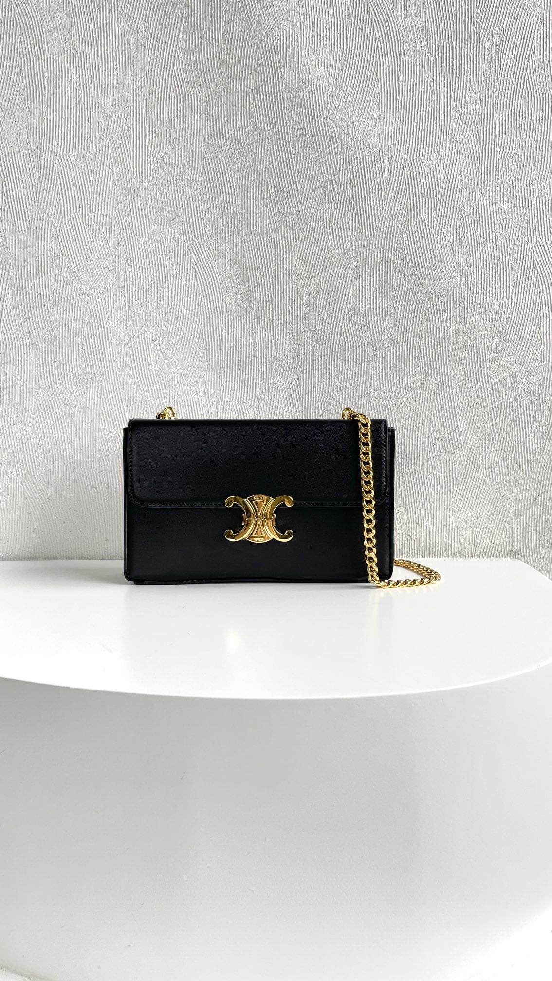i1665459232_7619_1.jpg CELINE Arc de Triomphe Black with Chain 8067 size: 22 X 13.5 X 6cm - Image 1