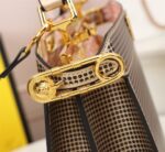 FENDI Iseeu Clip bag - Image 7