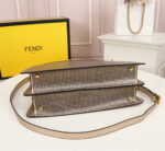 FENDI Iseeu Clip bag - Image 8