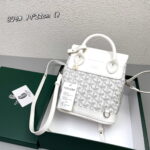 Goyard goyardalpin mini backpack white Size: 8.5*18.5*21.5cm - Image 6