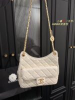 Chanel HOBO bag Oil wax leather white 3690 size: 22*20cm - Image 4