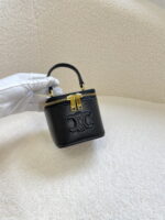 CELINE 23s Spring/Summer - Mini smooth leather makeup case Black 8080 Size: 9.5* 8* 9cm - Image 2