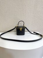 CELINE 23s Spring/Summer - Mini smooth leather makeup case Black 8080 Size: 9.5* 8* 9cm