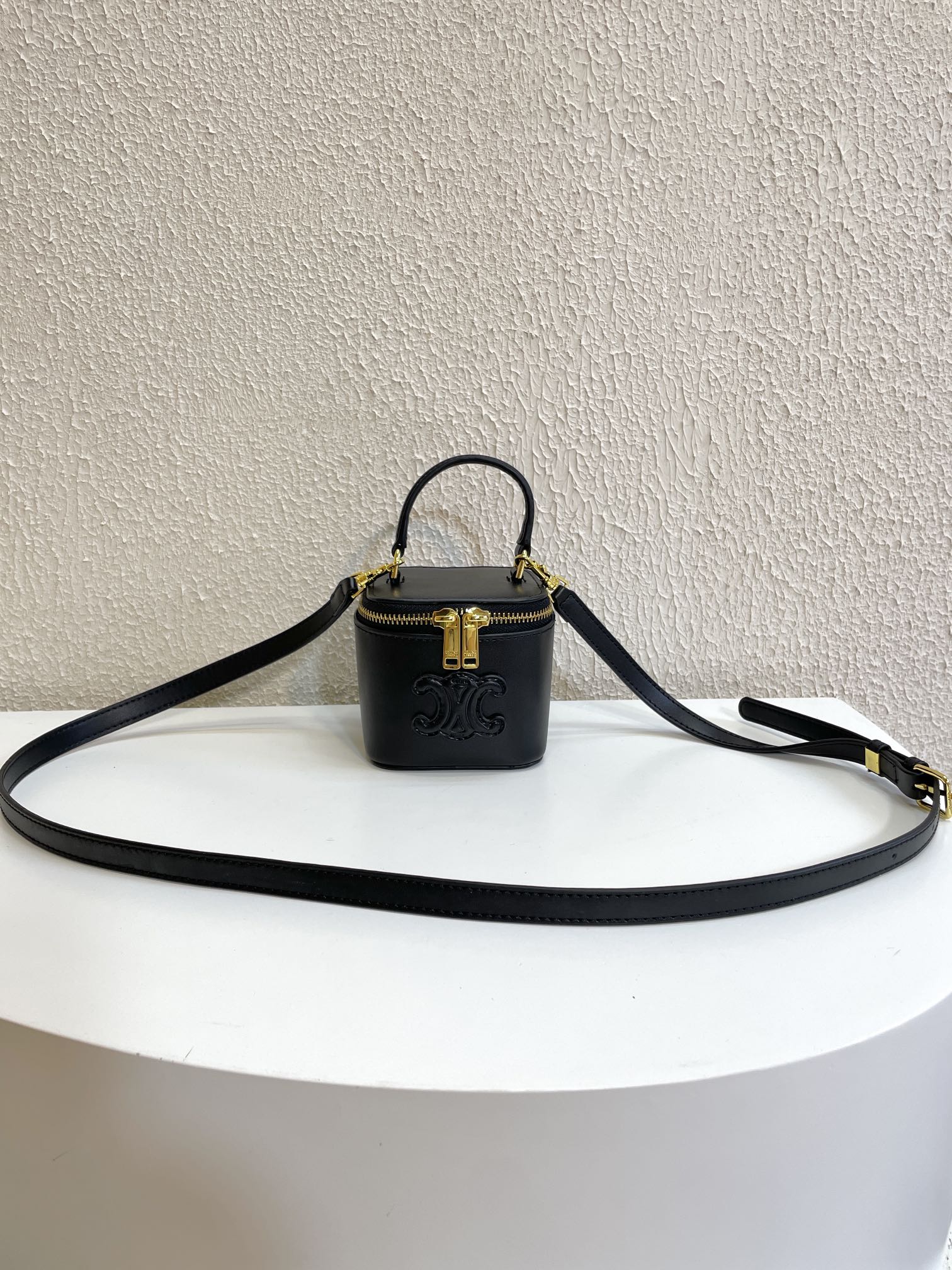 i1682313495_4521_6.jpg CELINE 23s Spring/Summer - Mini smooth leather makeup case Black 8080 Size: 9.5* 8* 9cm - Image 1