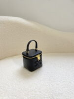 CELINE 23s Spring/Summer - Mini smooth leather makeup case Black 8080 Size: 9.5* 8* 9cm - Image 3