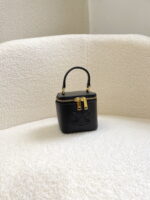 CELINE 23s Spring/Summer - Mini smooth leather makeup case Black 8080 Size: 9.5* 8* 9cm - Image 5