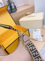 FENDI Patent leather half moon bag Light Pink with chain strap - Image 5