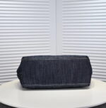 Chanel Denim shopping bag with a small wallet - Image 7