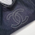 Chanel Denim shopping bag with a small wallet - Image 9