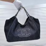 Chanel Denim shopping bag with a small wallet - Image 2