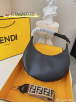 FENDI half moon bag Underarm bag Black - Image 2