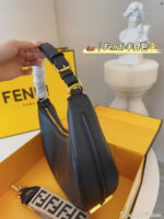 FENDI half moon bag Underarm bag Black - Image 3