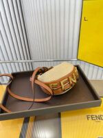 FENDI mini Straw half moon bag Pink Size: 18*9cm - Image 4