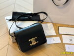 CELINE TRIOMPHE Crossbody bag Black size: 19*15cm