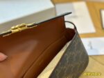 CELINE TRIOMPHE Presbyopia pattern Crossbody bag Black size: 19*15cm - Image 6
