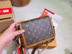 Louis Vuitton / LV Classic Daphne with chain ➕ belt strap Size :20cm/25cm - Image 5
