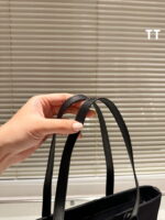 Burberry nylon tote bag size: 29*24cm - Image 3