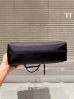 Burberry nylon tote bag size: 29*24cm - Image 4