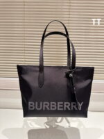 Burberry nylon tote bag size: 29*24cm