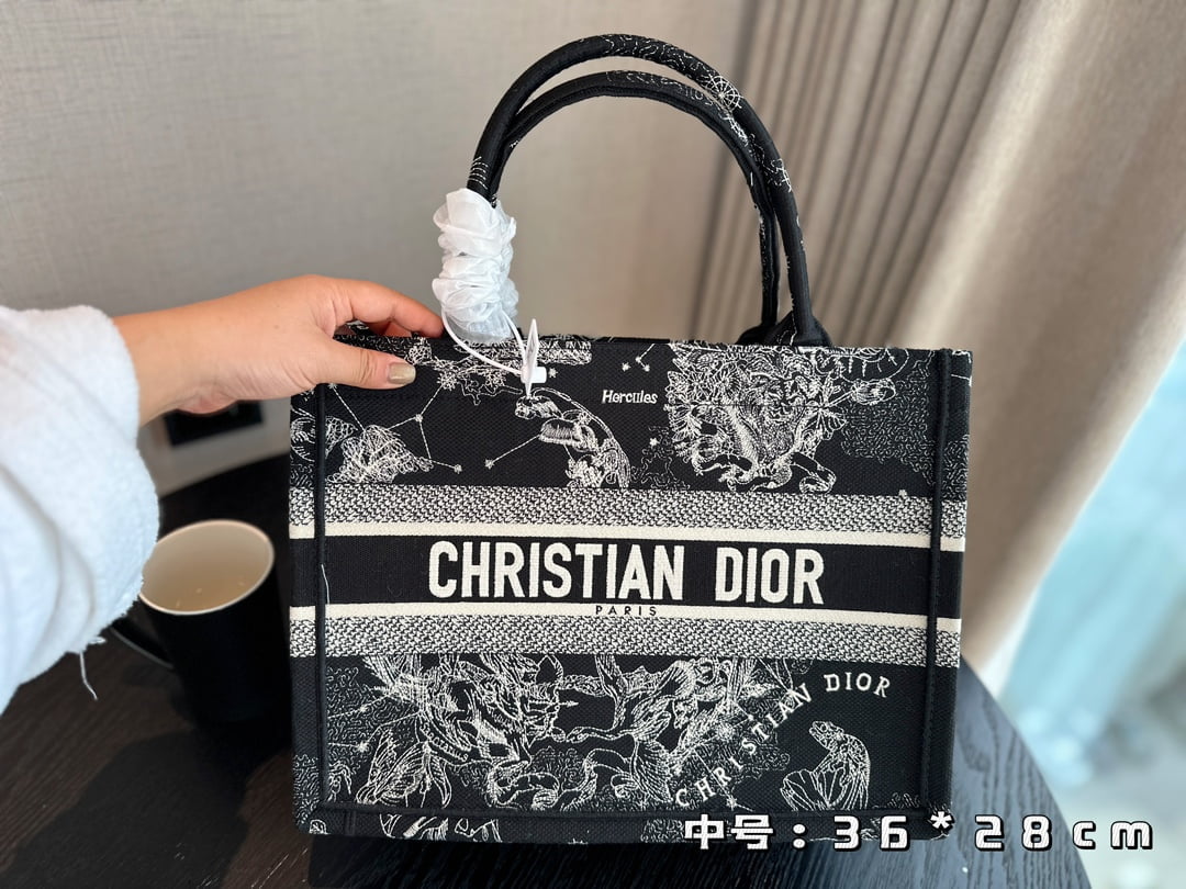 i1694882825_2358_0.jpg Dior Three-dimensional embroidery Book tote shopping bags black size: 26.5*21cm/36*28 cm/41*35cm - Image 1