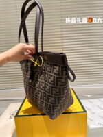 FENDI Origami Shopping bag size：26*28cm - Image 7