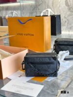 Louis Vuitton / LV monogram mini soft trunk size: 18.5*13*8cm