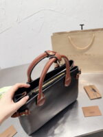 Burberry Tote handbag size:  33 26cm - Image 3