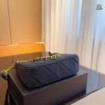 Prada Underarm handbag size: 21*6*17cm - Image 4
