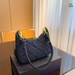 Prada Underarm handbag size: 21*6*17cm - Image 5