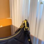 Prada Underarm handbag size: 21*6*17cm - Image 6